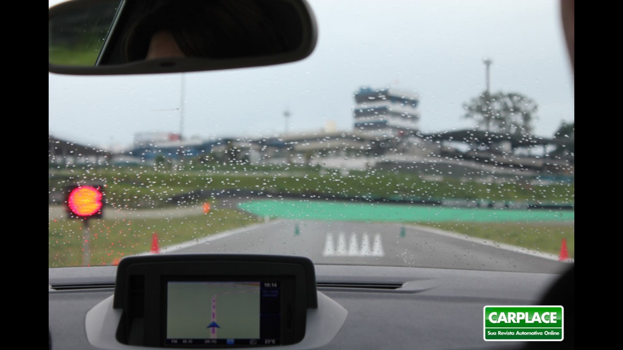 Testamos Novo Renault Fluence no limite no Autódromo de Interlagos