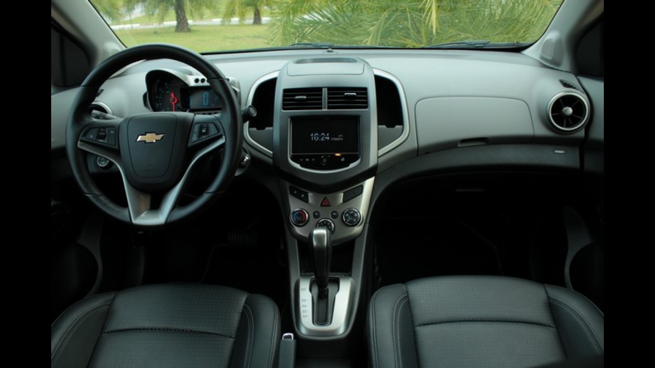 Teste CARPLACE: Linea baixa a bola e chama Sonic para a briga