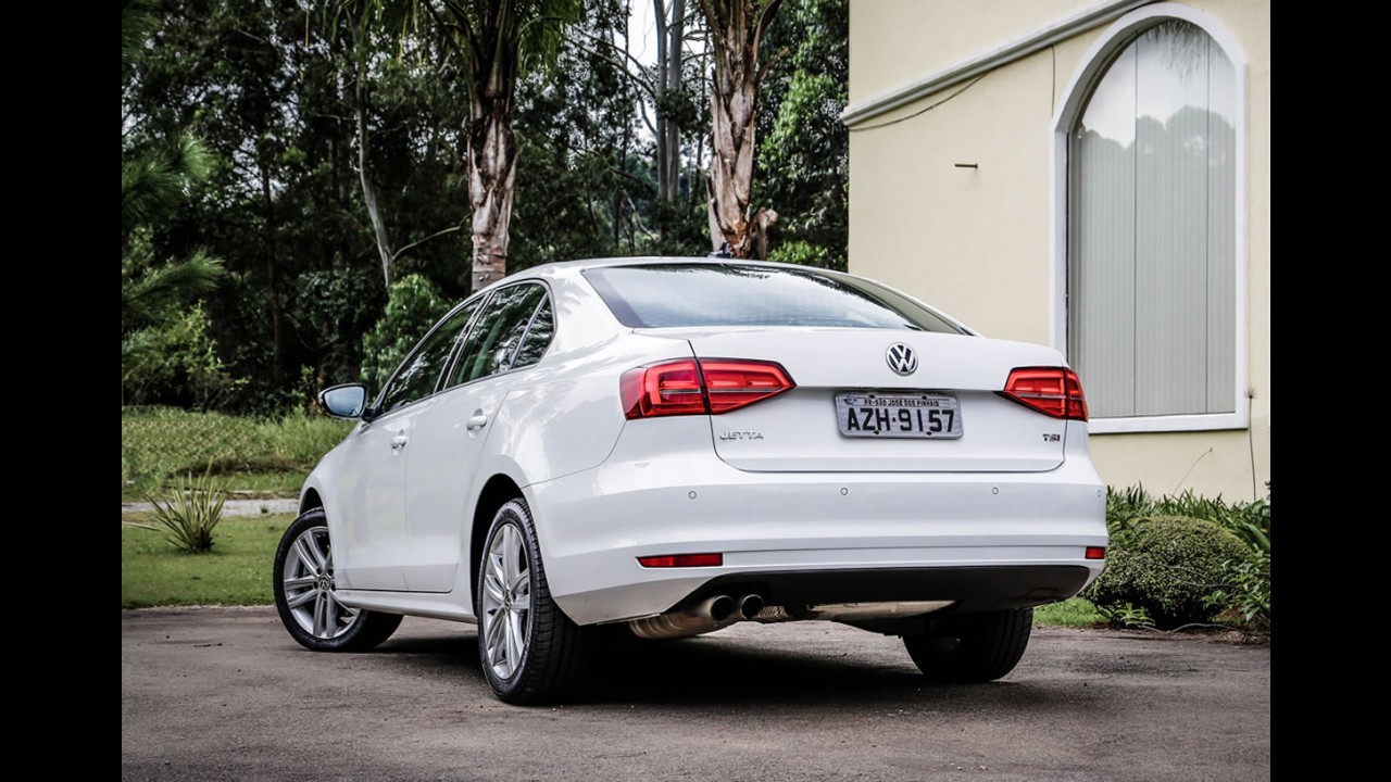 Teste CARPLACE: Jetta TSI mantém pegada de GTI em corpo de sedã
