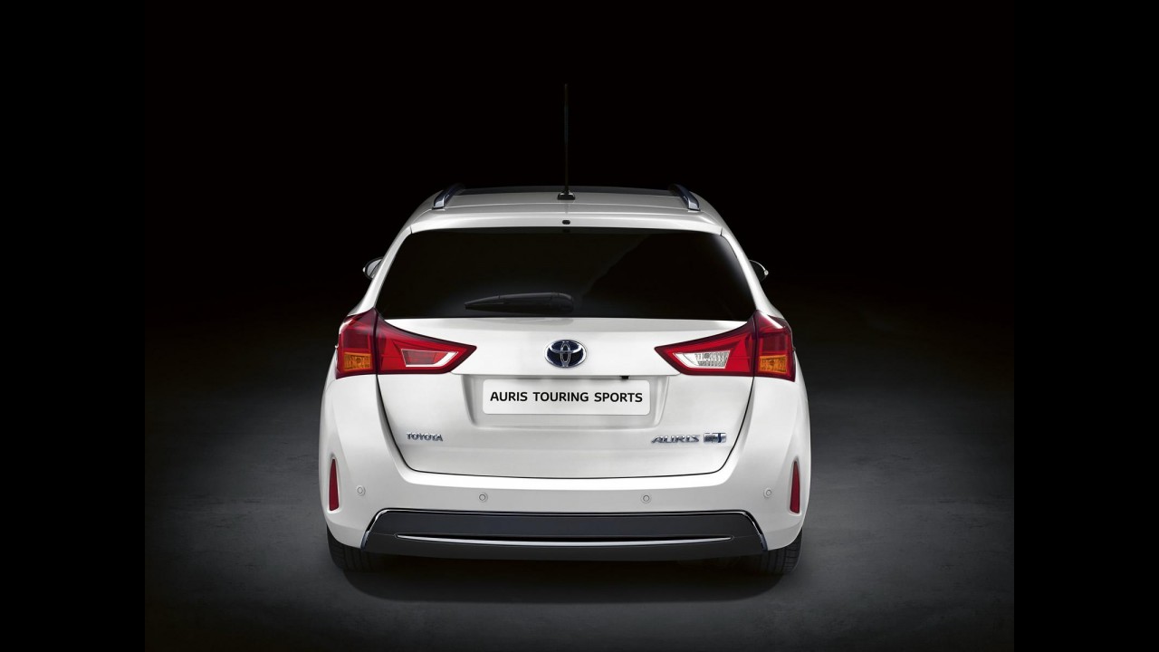 Toyota divulga primeiros detalhes oficiais da perua Auris Touring Sports em Paris