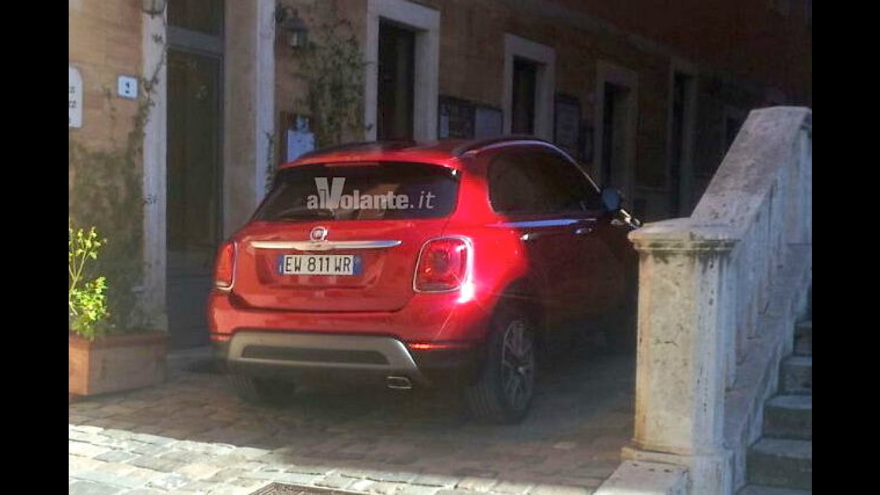 Fiat 500X aparece em novas imagens antes da estreia em Paris
