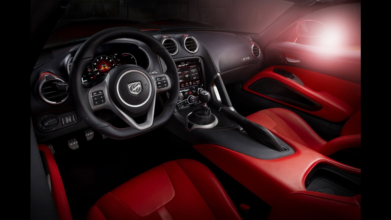 Primeira unidade do novo SRT Viper 2013 é arrematada por 300 mil dólares