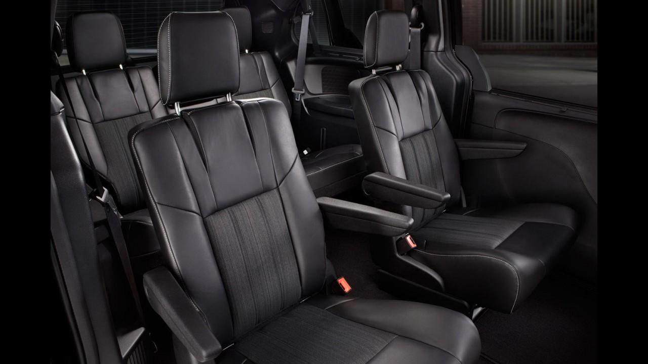 Chrysler apresentará minivan Town&Country em versão S no Salão de Los Angeles