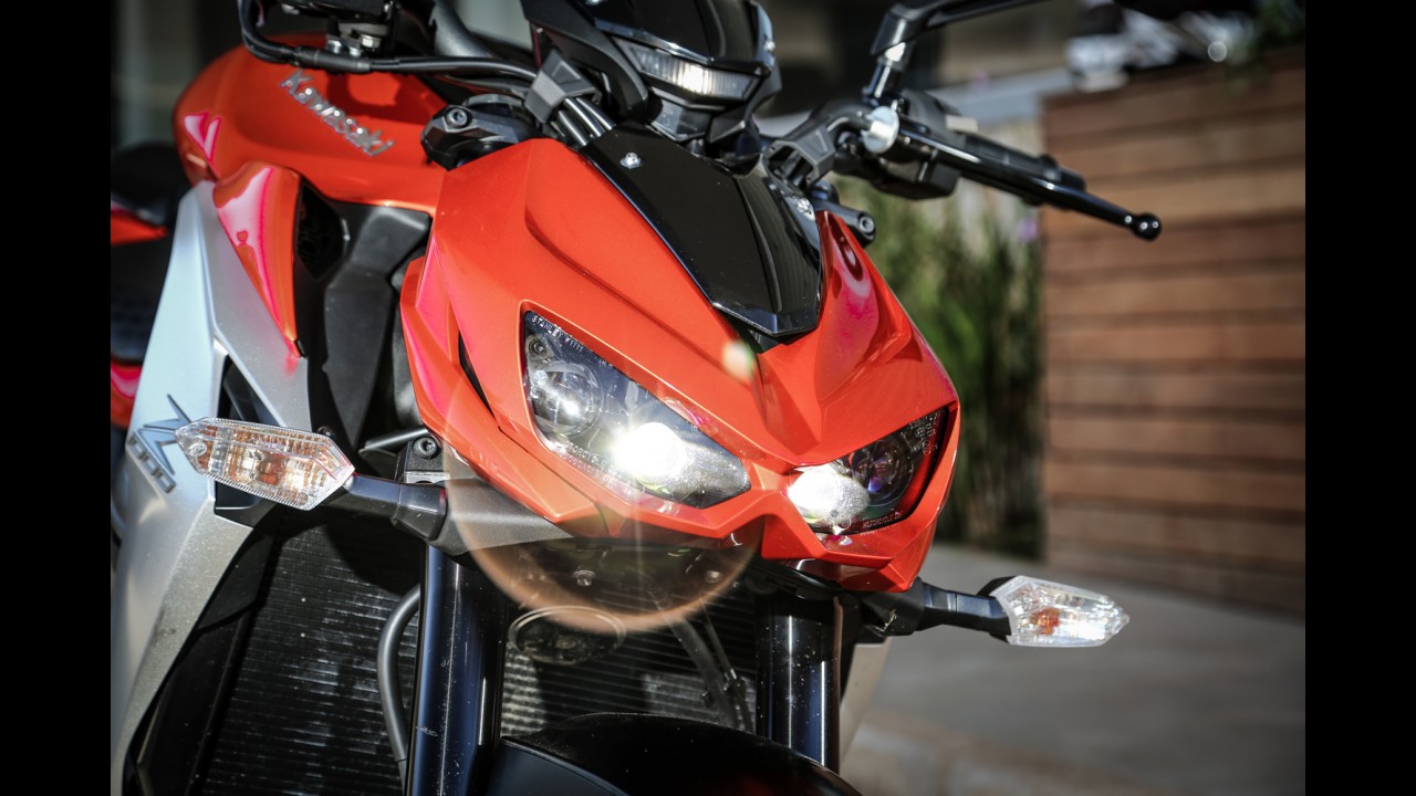 Avaliação: BMW S1000 R e Kawasaki Z1000, as supernakeds em ação!