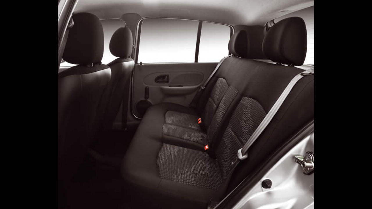 Renault lança Clio 2012 com retoques mínimos - Preços começam em R$ 22.900