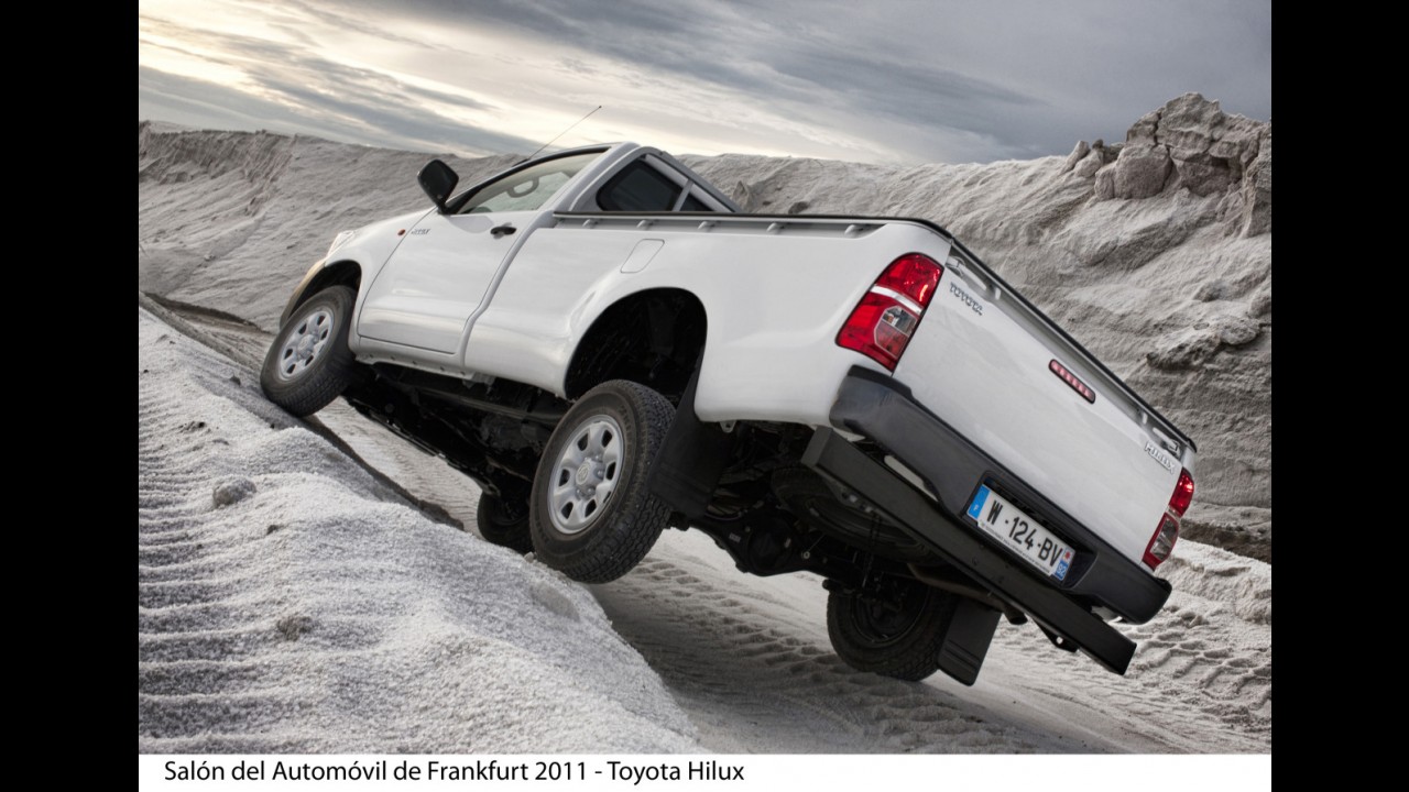 Salão de Frankfurt: Toyota revela oficialmente todos os detalhes da Hilux 2012 - Veja fotos