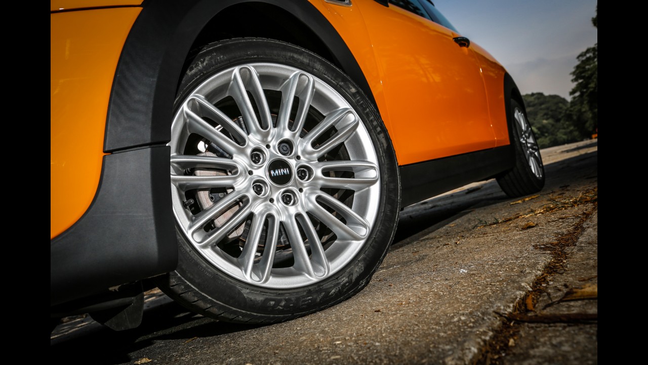 Teste CARPLACE: MINI Cooper S tem poderio (e preço!) para bater GTI e Si