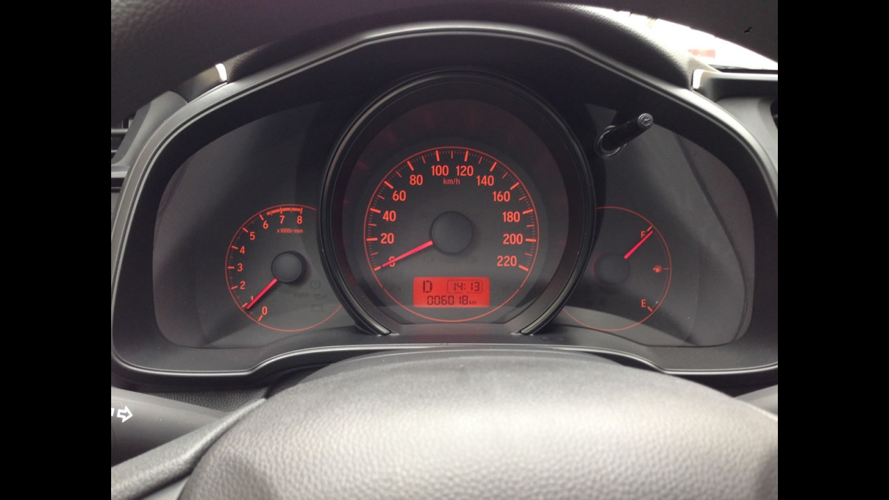 Garagem CARPLACE#1: Honda Fit LX tem conjunto eficiente, mas destoa na cabine
