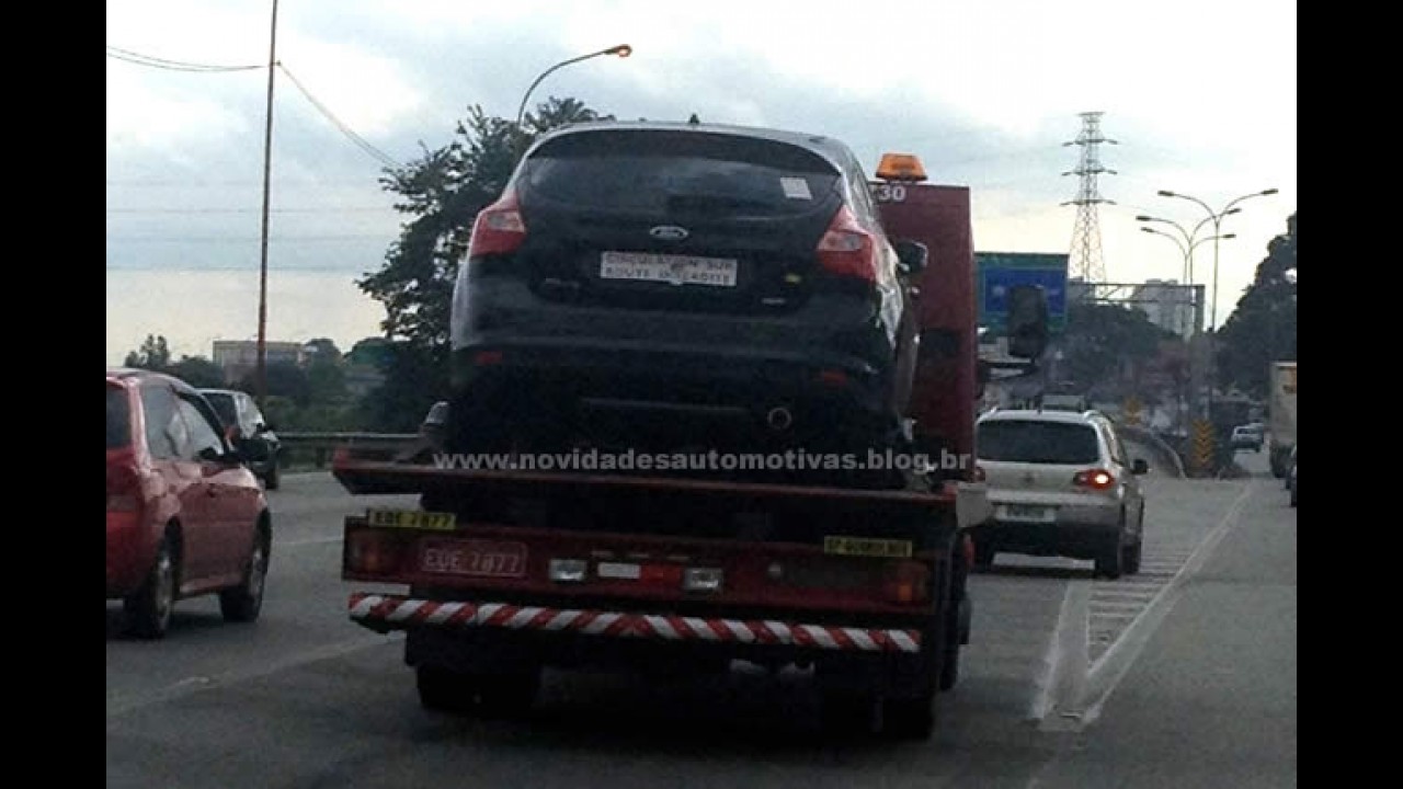 Novo Ford Focus 2013 é flagrado sem camuflagem no Brasil