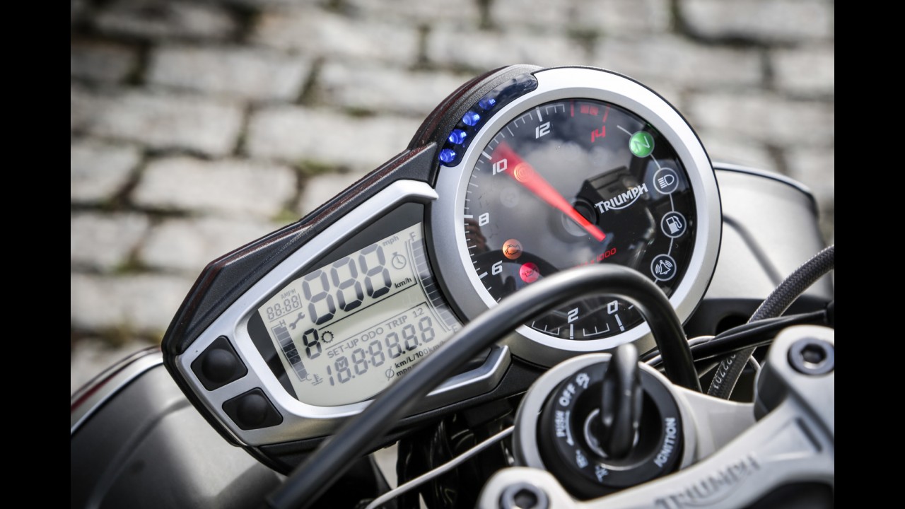 Avaliação: leve e fogosa, Triumph Street Triple é diversão garantida