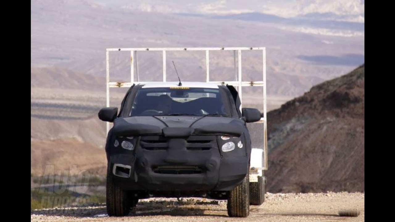 Nova Ford Ranger é flagrada em testes com camuflagem pesada
