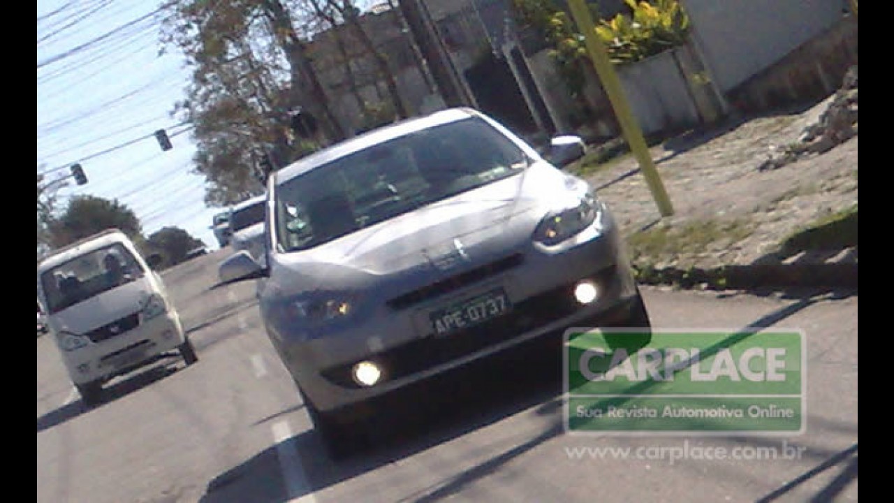 Flagra 2: Novo Renault Mégane / Fluence é flagrado com pouco disfarce em Curitiba