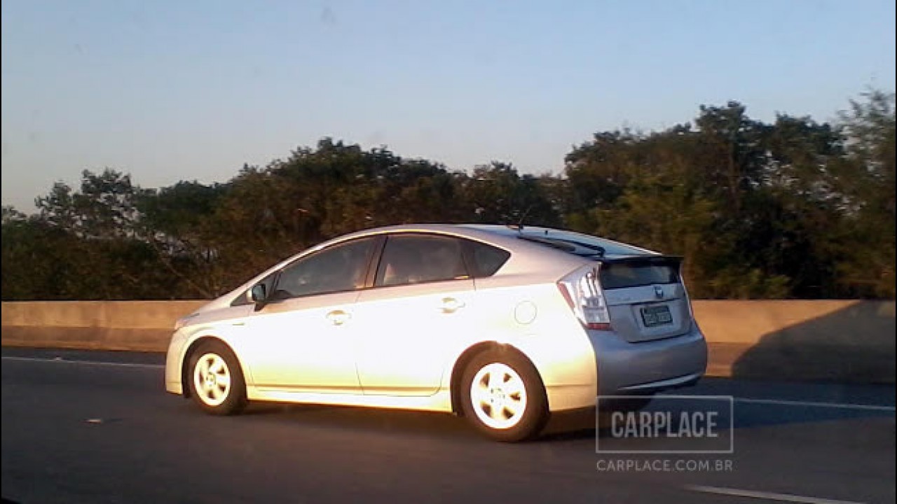 Flagras: Toyota Prius segue em testes no Brasil