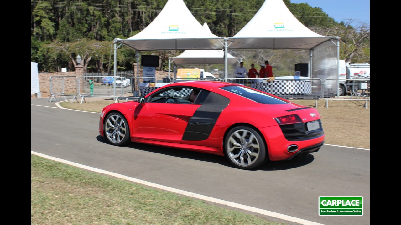 Audi R8 5.2 FSI V10 quattro: Andamos a mais de 200 km/h com o superesportivo