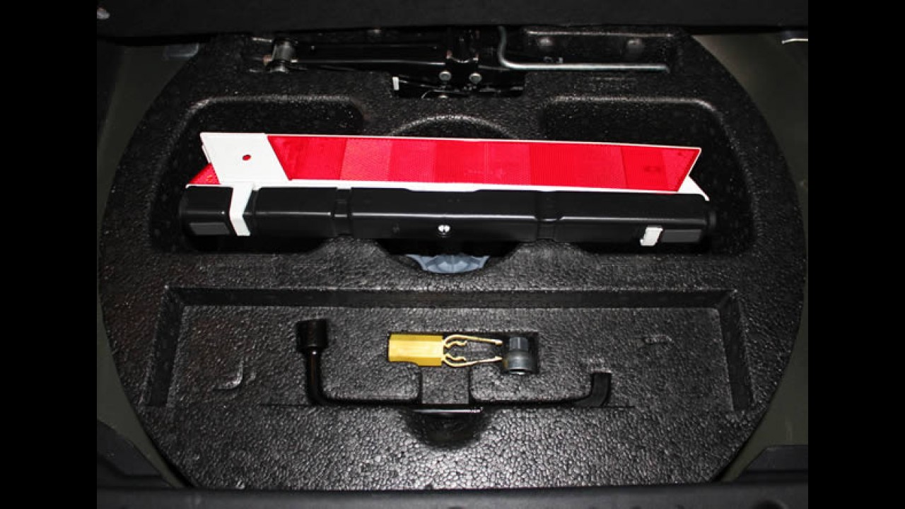 Garagem CARPLACE: Trocando um pneu furado do AirCross