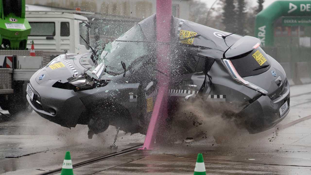 Nissan Leaf in Dekra-Crashtest