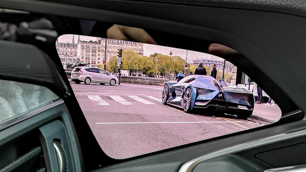 DS X E-Tense dans Paris