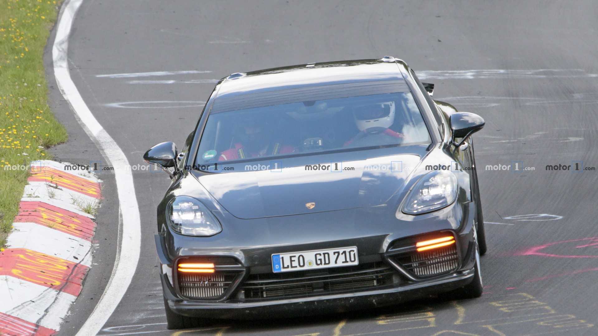 Porsche Panamera Turbo mit Aero Kit Spionagefoto