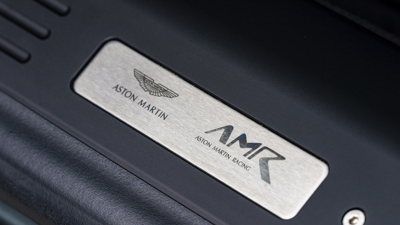 Aston Martin DB11 AMR 2019 , prime impressioni