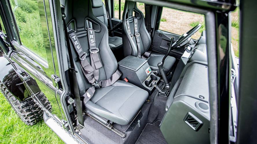 Land Rover Defender SVX de James Bond
