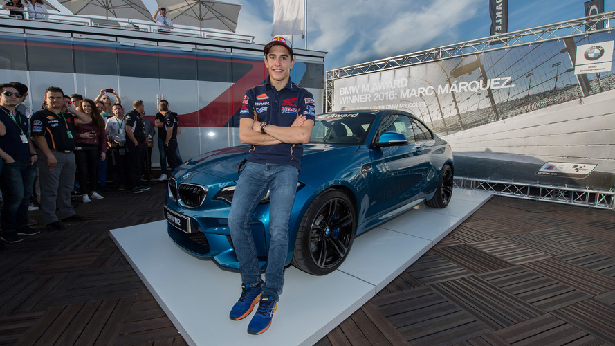Marc Márquez reçoit sa BMW M2 à Valence