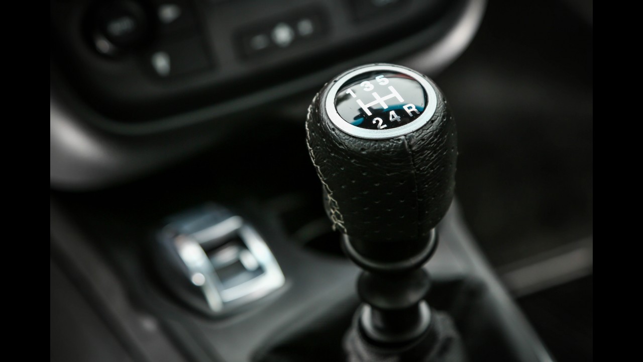 Teste CARPLACE: Sandero RS e Punto T-Jet fazem o pega do momento!