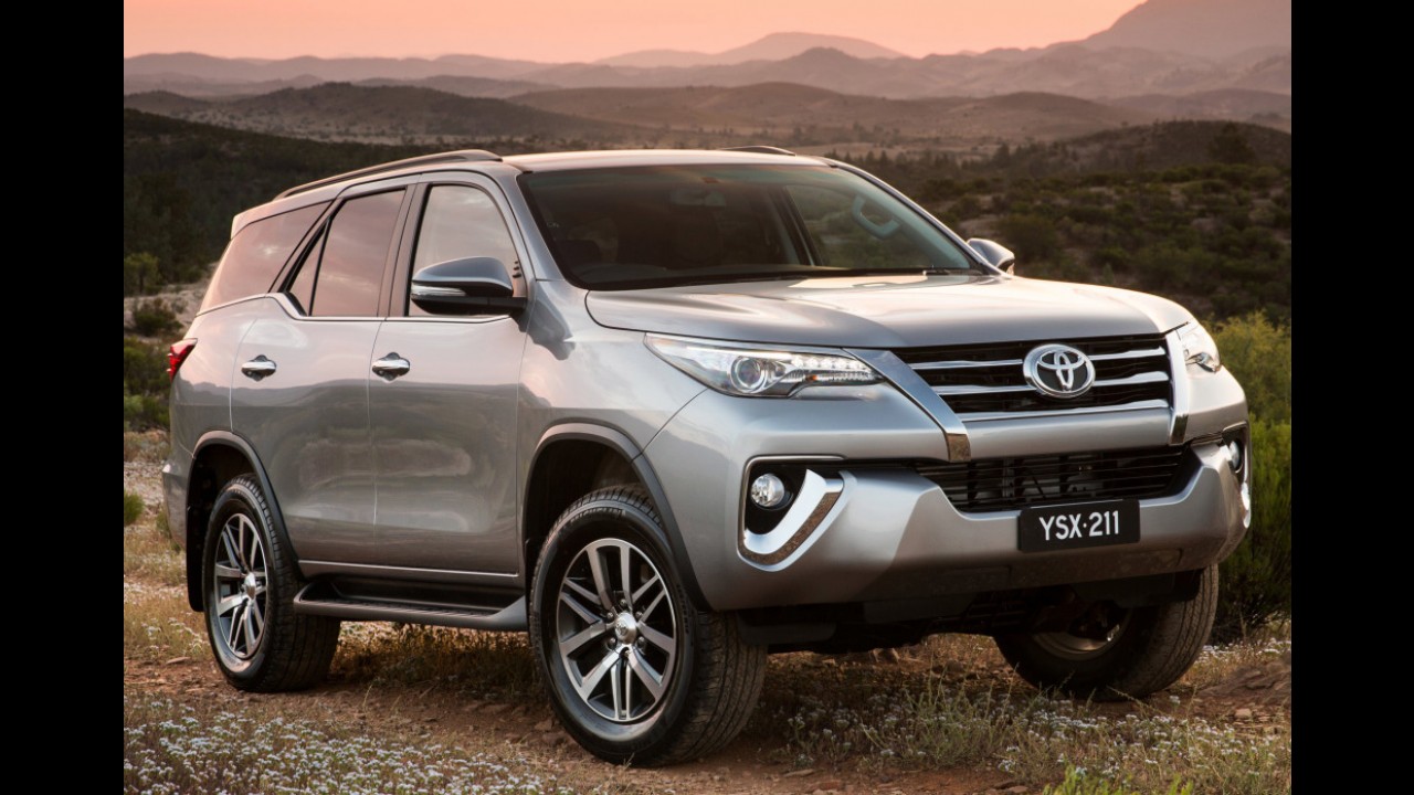 Nova Toyota SW4 estreia em breve e já tem hotsite próprio no Brasil
