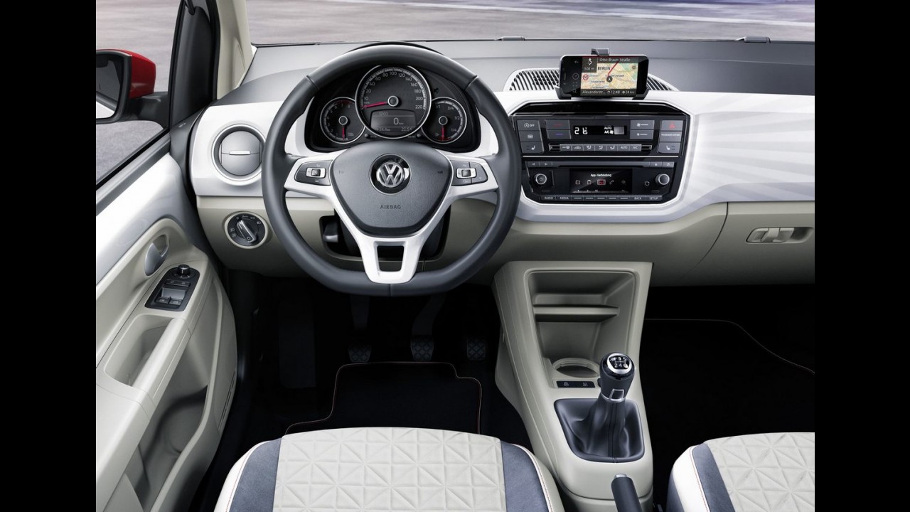 VW up! 2017 ganha tapa no visual e mais refinamento na cabine - veja fotos