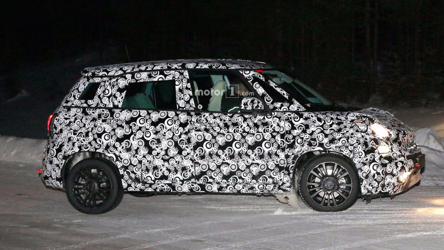 Fiat 500L Facelift Spy Photos