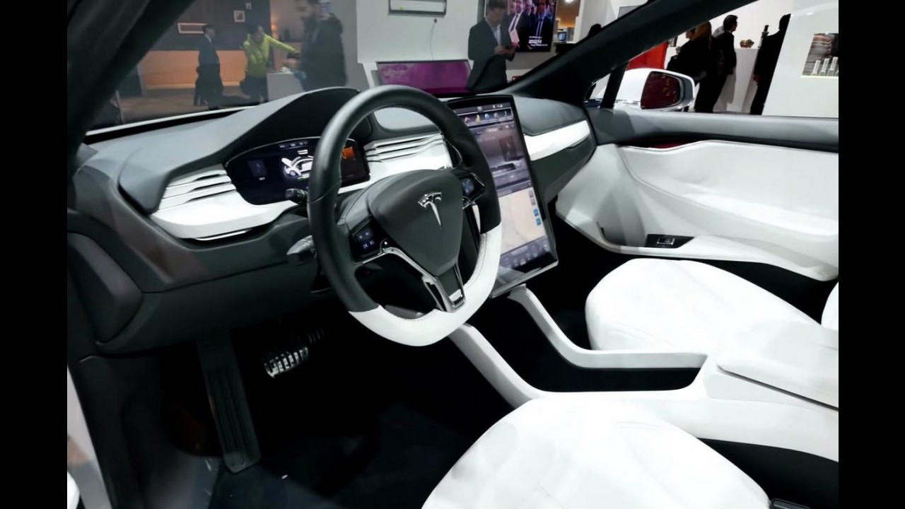 Com mais de 700 cv, Model X será chamariz de mulheres para a Tesla, diz executivo