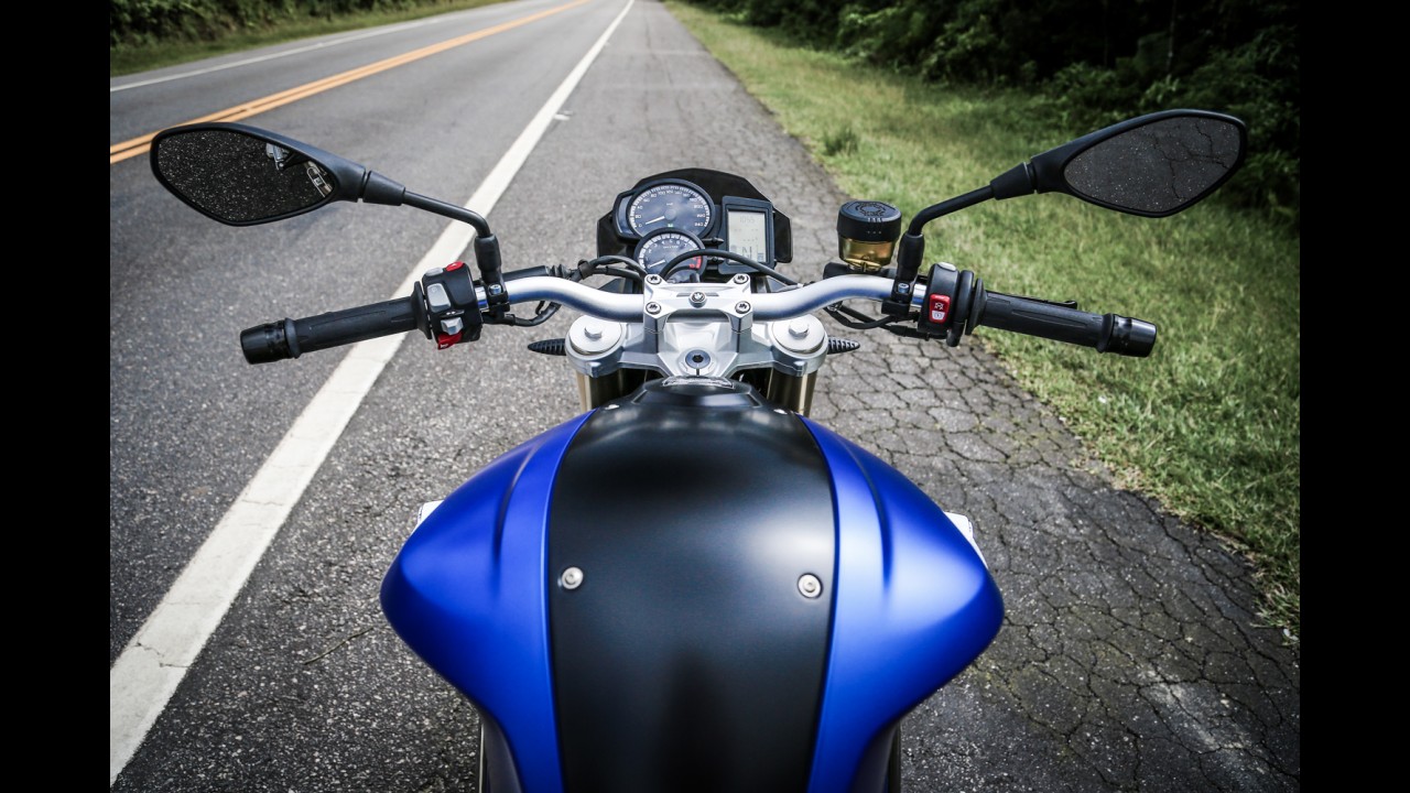 Avaliação exclusiva: já aceleramos a nova BMW F800R 2015