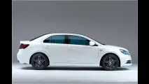 Kizashi mit Hybridantrieb