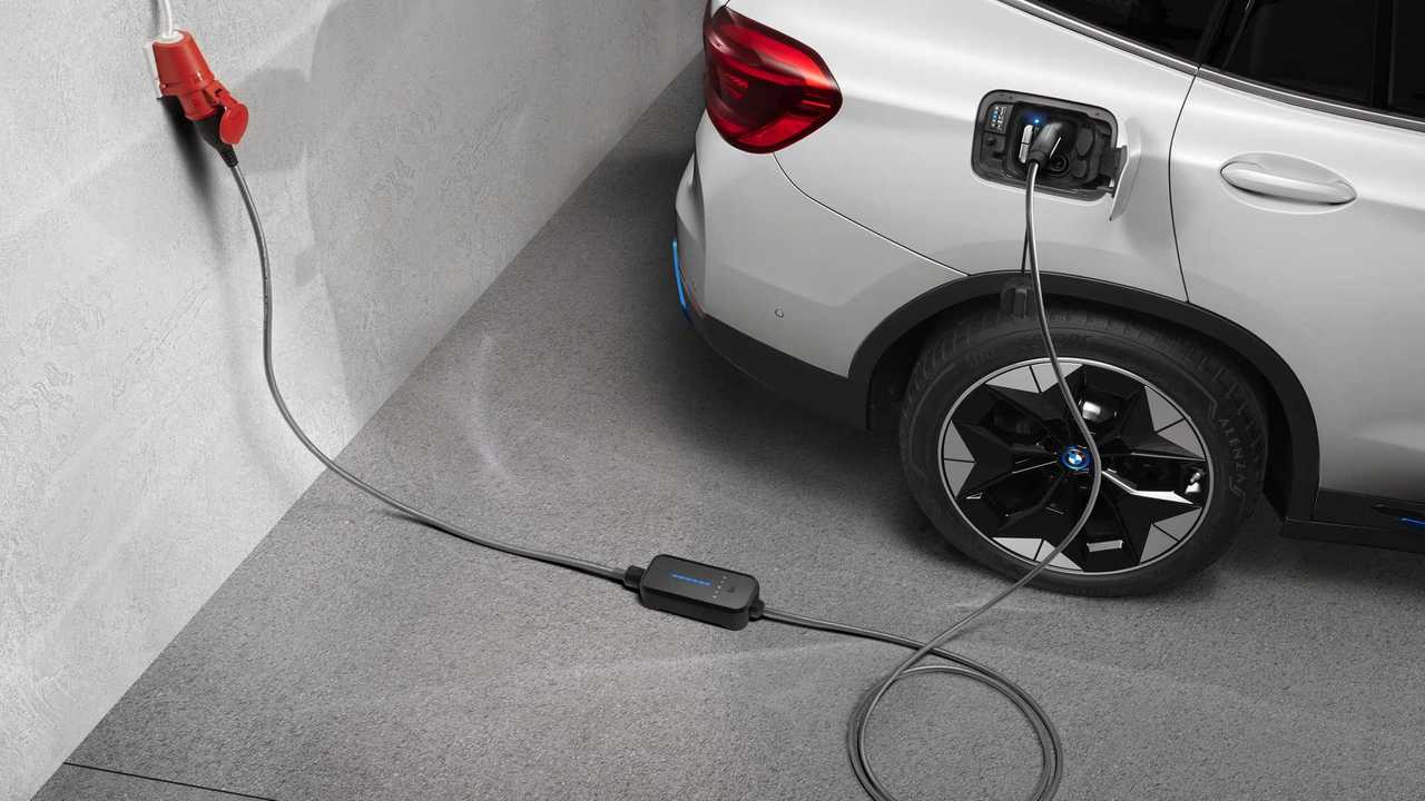 Privater Ladeanschluss (Bild: BMW)