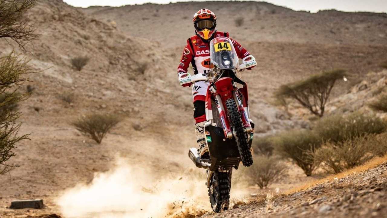 Laia Sanz 2021 Dakar Rally - Wheelie