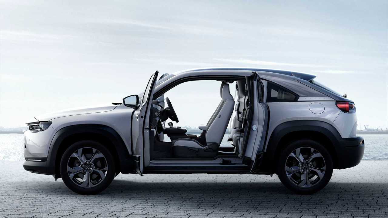 Hafif Hibrit Motorlu Bir Mazda MX-30