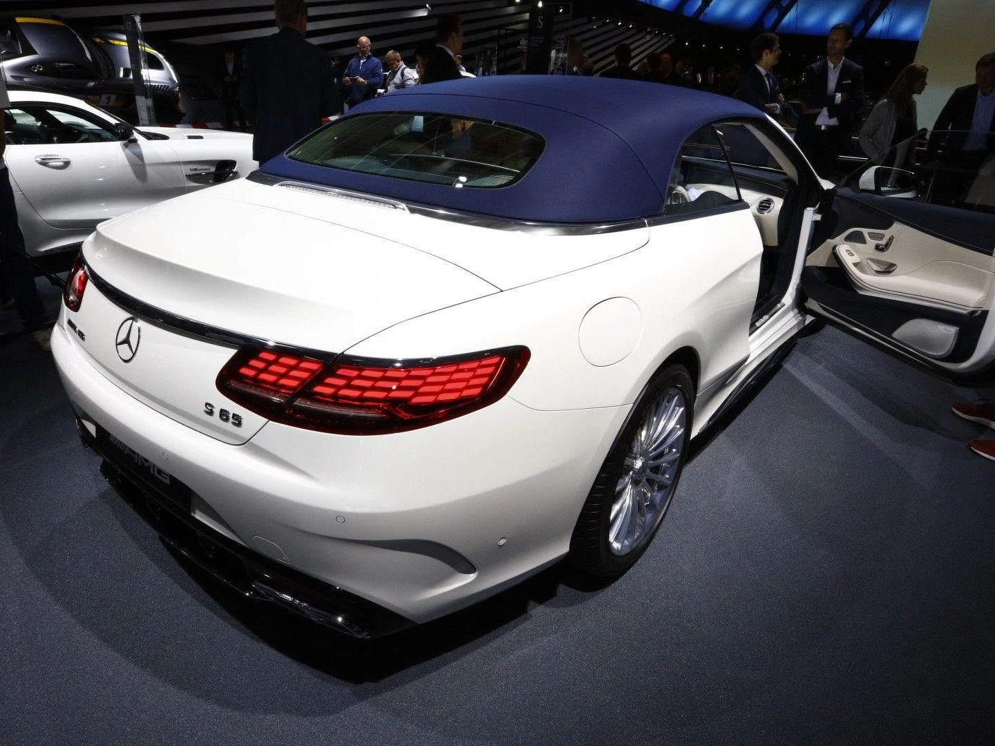 Mercedes S Class Coupe Cabrio Bring Their Oleds To Frankfurt
