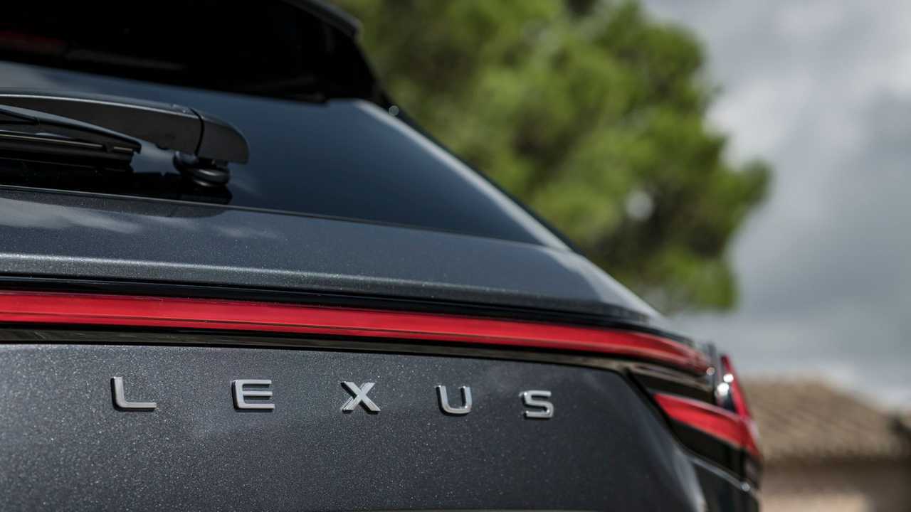 Lexus NX 450h+ plug-in