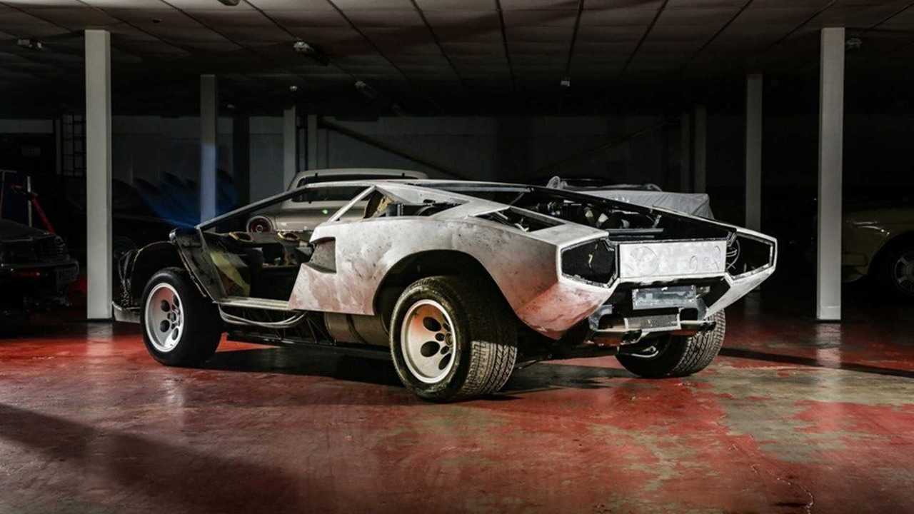 Lamborghini Countach abandonado desde 2008