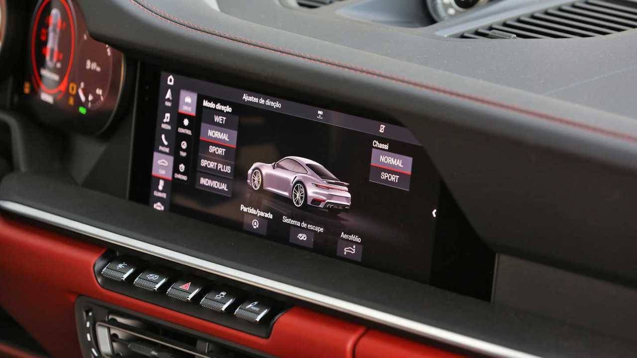 Porsche 911 Turbo S 2021 no Circuito Panamericano