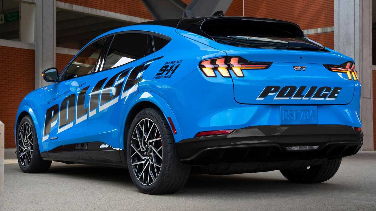 Полицейский Ford Mustang Mach-E