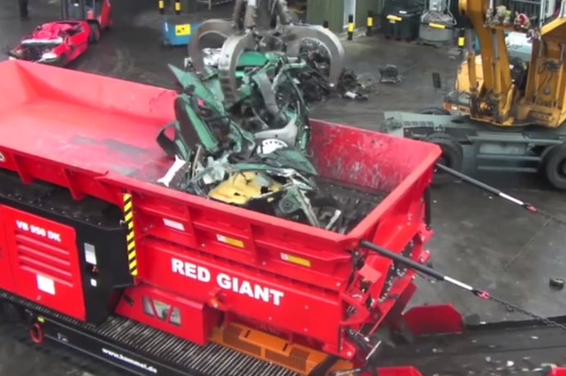 "Car Shredder" Reduces Clunkers to Pieces [video]