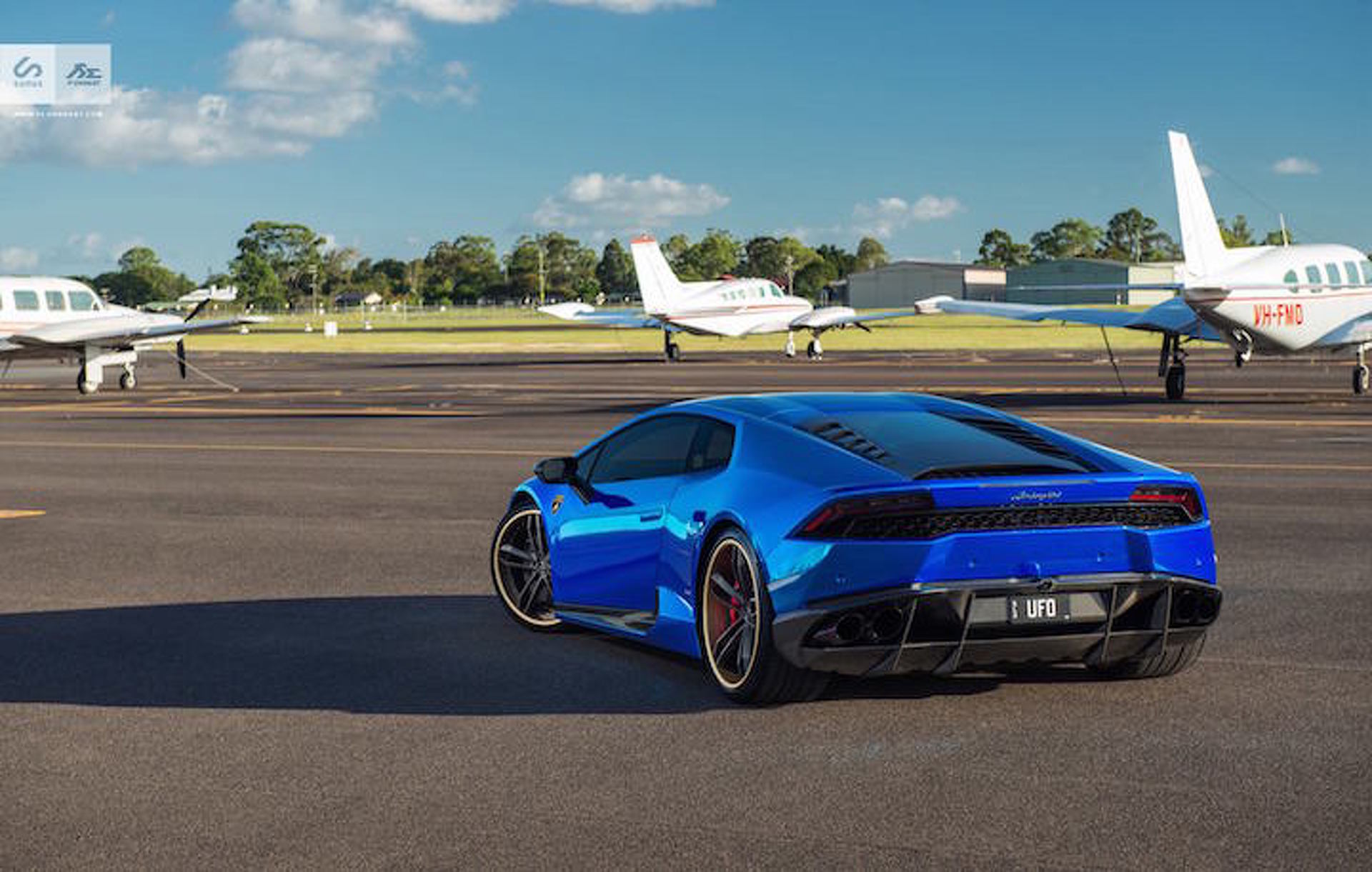 This Lamborghini Huracan In Blue Chrome Looks Crazy Good