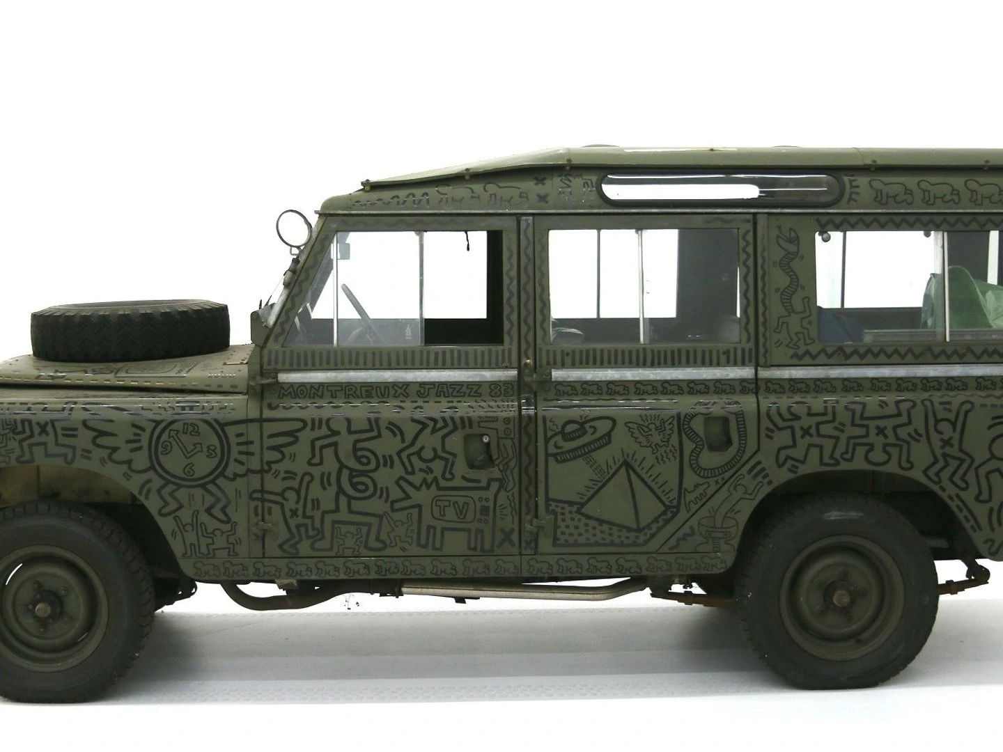 [Bild: land-rover-art-car-by-keith-haring.webp]
