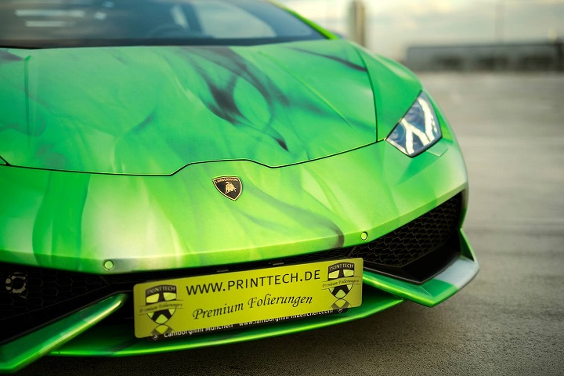 Don’t Get Too Close to This Flame-Covered Lamborghini Huracan, It’s Hot