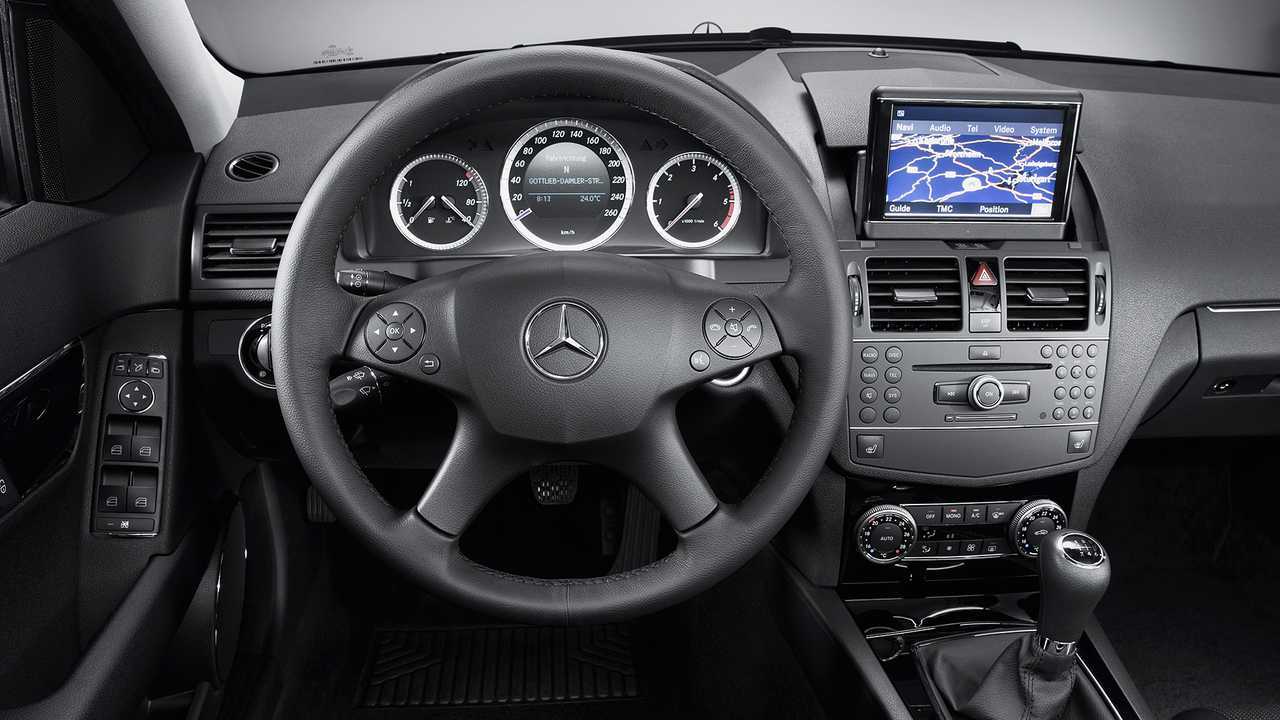 Mercedes, 120 anni di evoluzione del volante