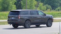 Chevrolet Suburban Z71 spy photo