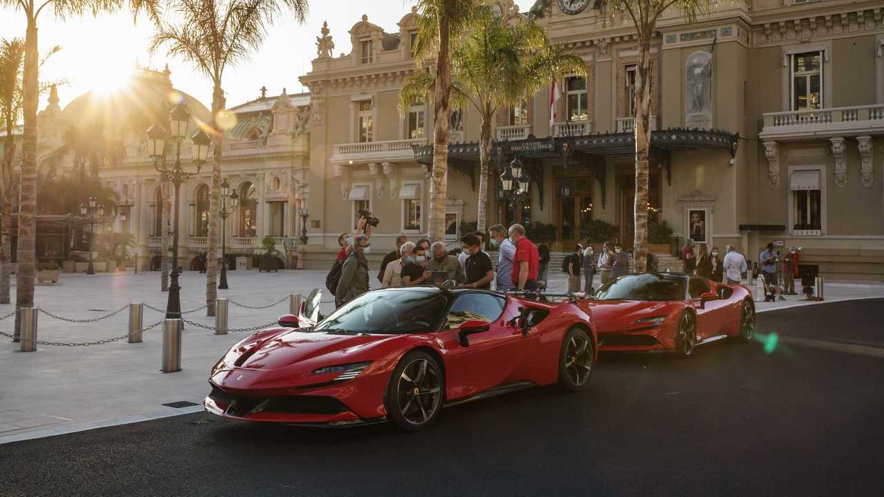 Charles Leclerc clore le GP de Monaco dans une Ferrari SF90 Stradale