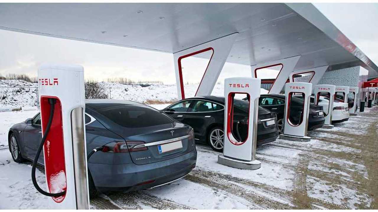 Tesla In Talks With Gas Station Chain To Install Superchargers