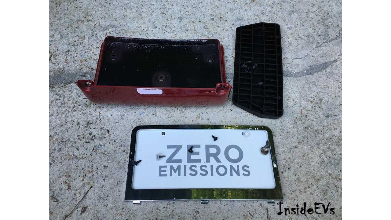Tesla Model S Front License Plate - Image: Michael Beinenson / InsideEVs