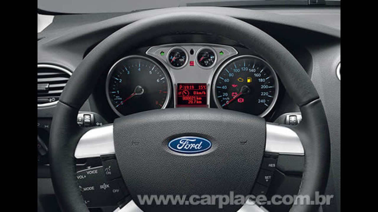 Novo Ford Focus já chegou nas lojas da marca - Sedan já tem fila de espera